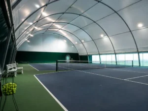 Manutenzione e gestione per scegliere le migliori coperture per campi da tennis