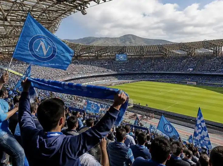 Pianificare la presenza allo stadio per la società sportiva calcio Napoli