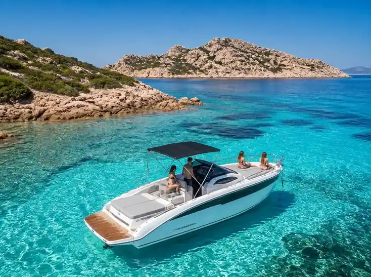 Scegliere la barca ideale per visitare La Maddalena